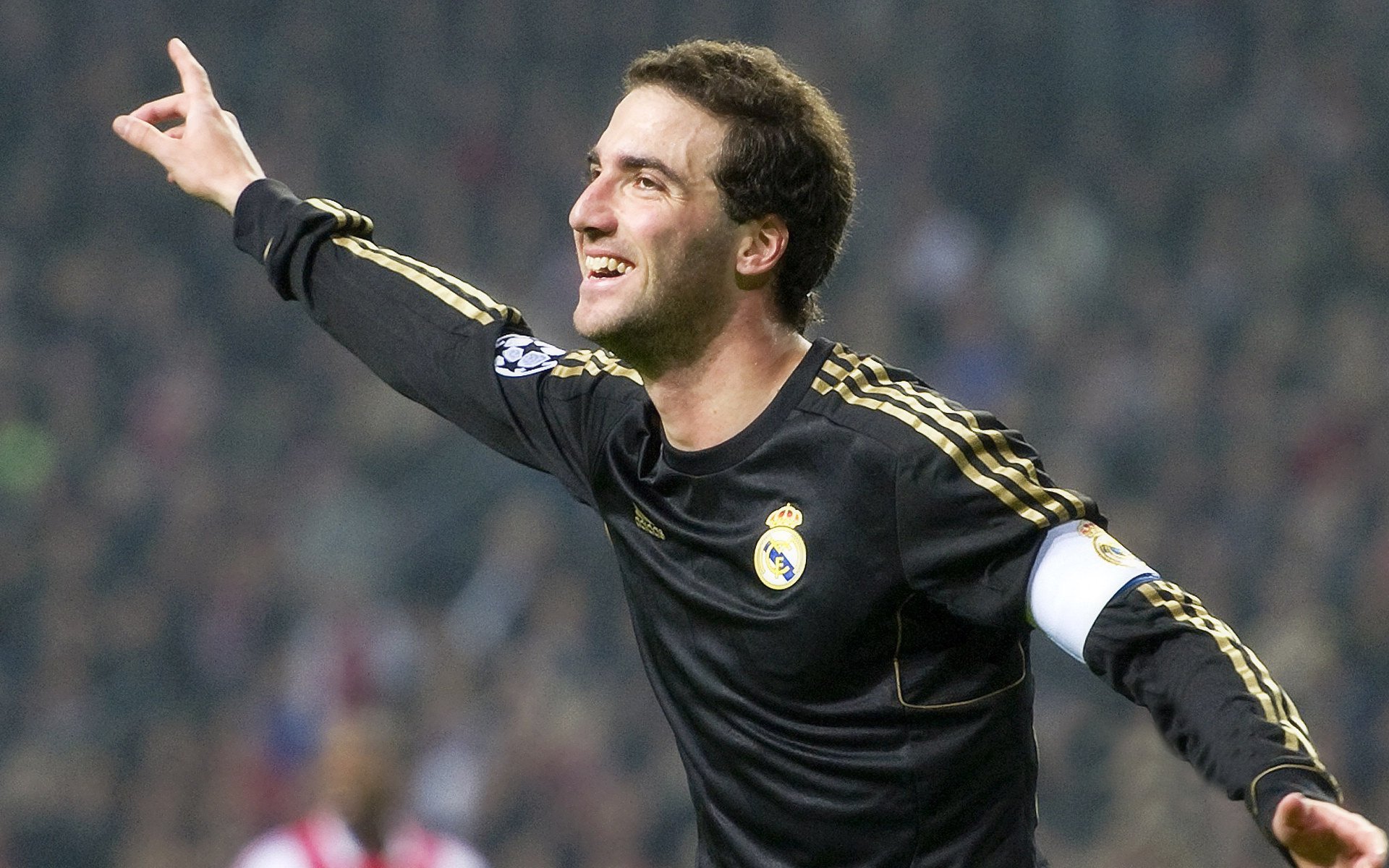 荷兰马术协会引入智能马鞍系统，实现实时数据监测与分析，提升骑乘体验。